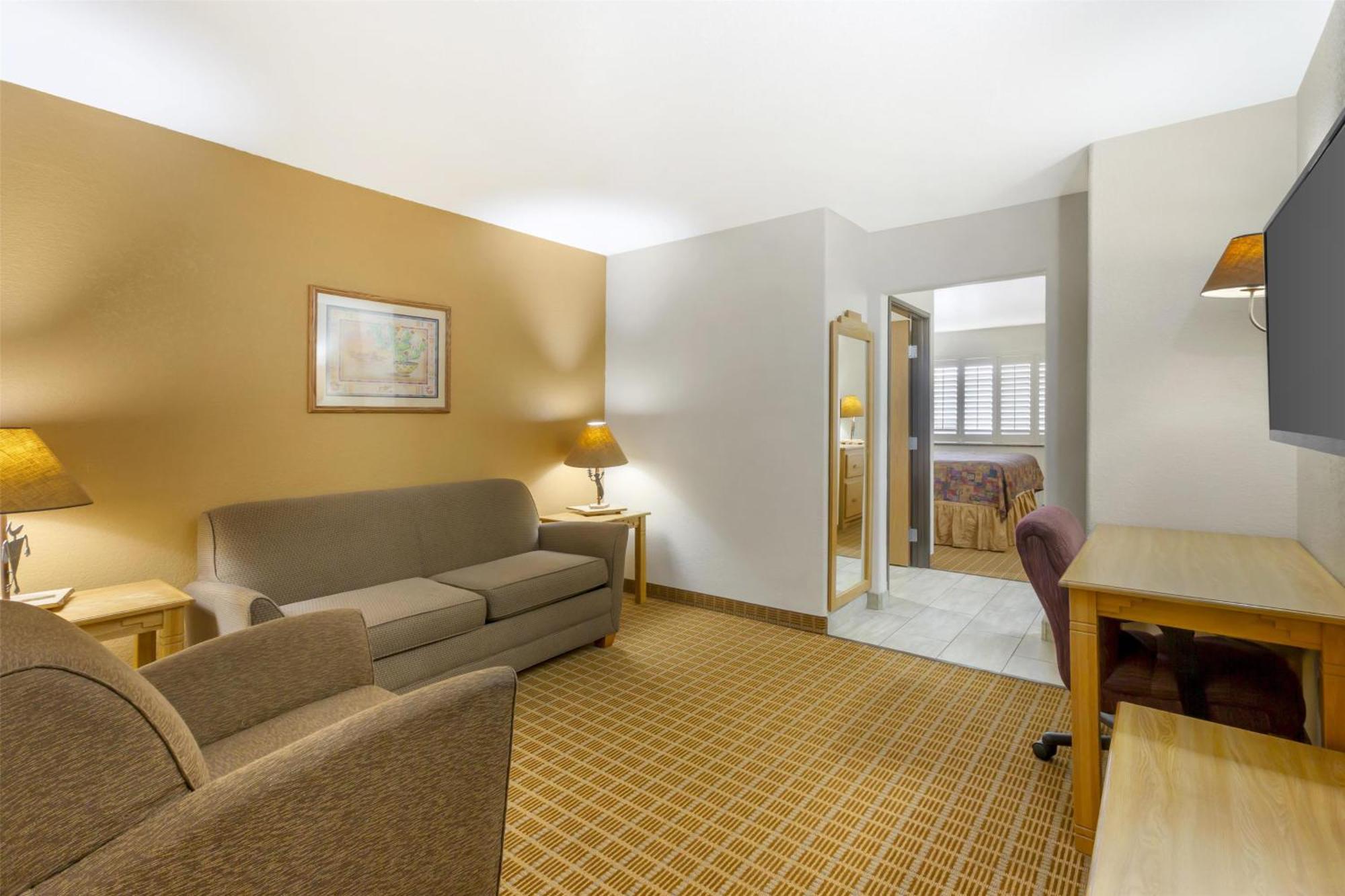 Hotel Western & Gold Canyon